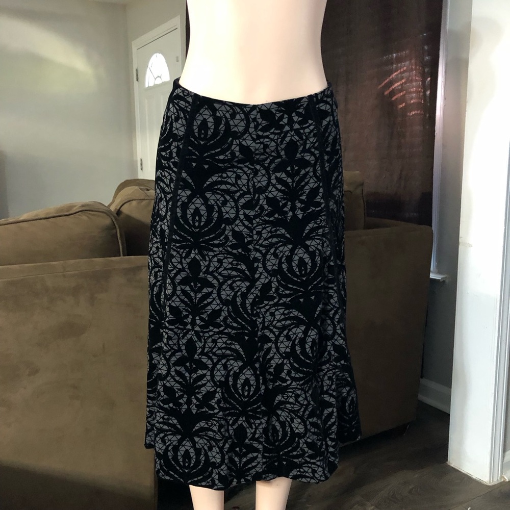 East5th long A line skirt Woman size 6 black soft velvet like classy
